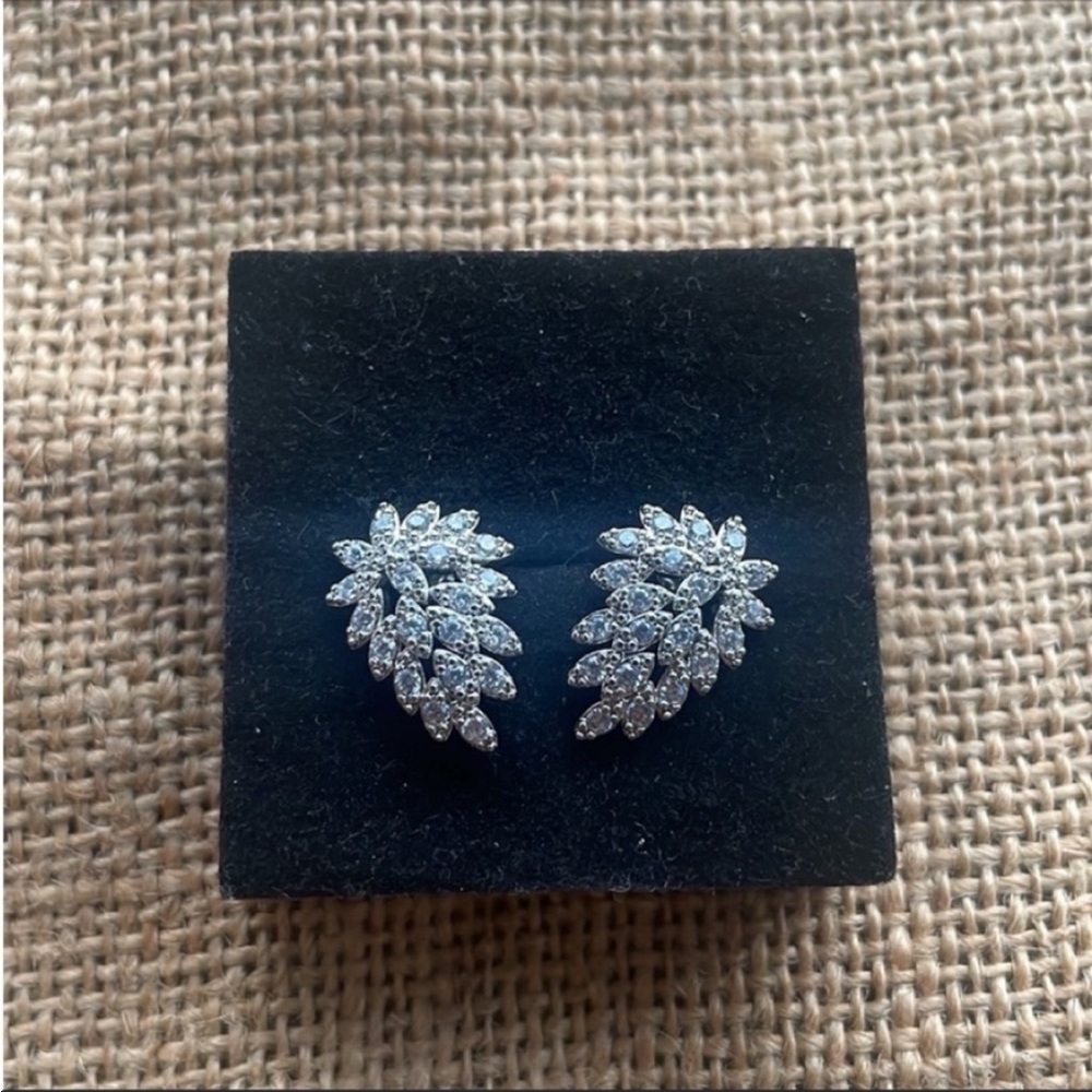 Moissanite cluster stud studded earrings Sparkly Luxury Sterling Silver New - Picture 10 of 10